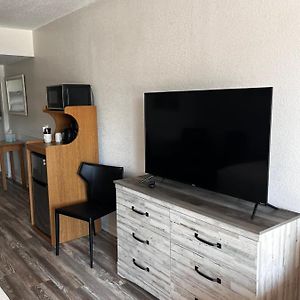 Studio Lit King-Size